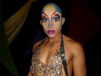 Diversidad es verdad. Muchacho de manos azules contra la homofobia
