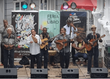 Feria del Libro en Santiago de Cuba, música y niños entre libros