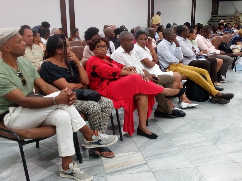 Panel integrado por los Embajadores de Egipto, Mozambique y Nigeria con el moderador Villa, del MINREX cubano, grupo al que luego se sumó el Encargado de Negocios de Burkina Faso 04