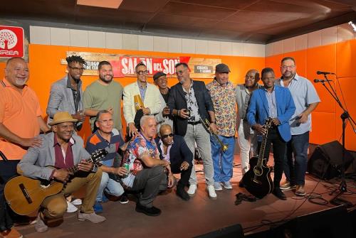 Componentes de El Gran Combo de Puerto Rico visitaron el Salón del Son