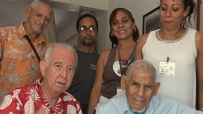 Hoy estamos  en el 98 cumpleaños con el maestro Enrique Bonne que sigue en talla