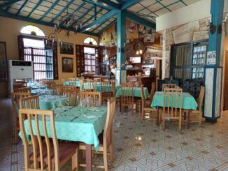 Cafetería Restaurante Matamoros en el centro de Santiago de Cuba.