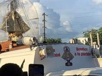 Una multitud de santiagueros salió en procesión para celebrar el Día de la Virgen de la Caridad