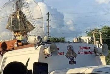 Una multitud de santiagueros salió en procesión para celebrar el Día de la Virgen de la Caridad