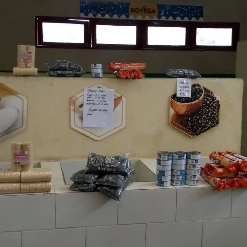 Reparto de alimentos en Cuba
