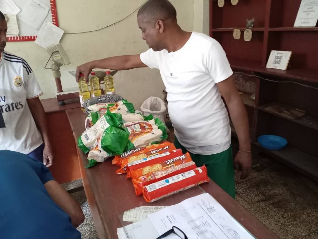 Reparto de alimentos en Cuba / Foto: MINCIN