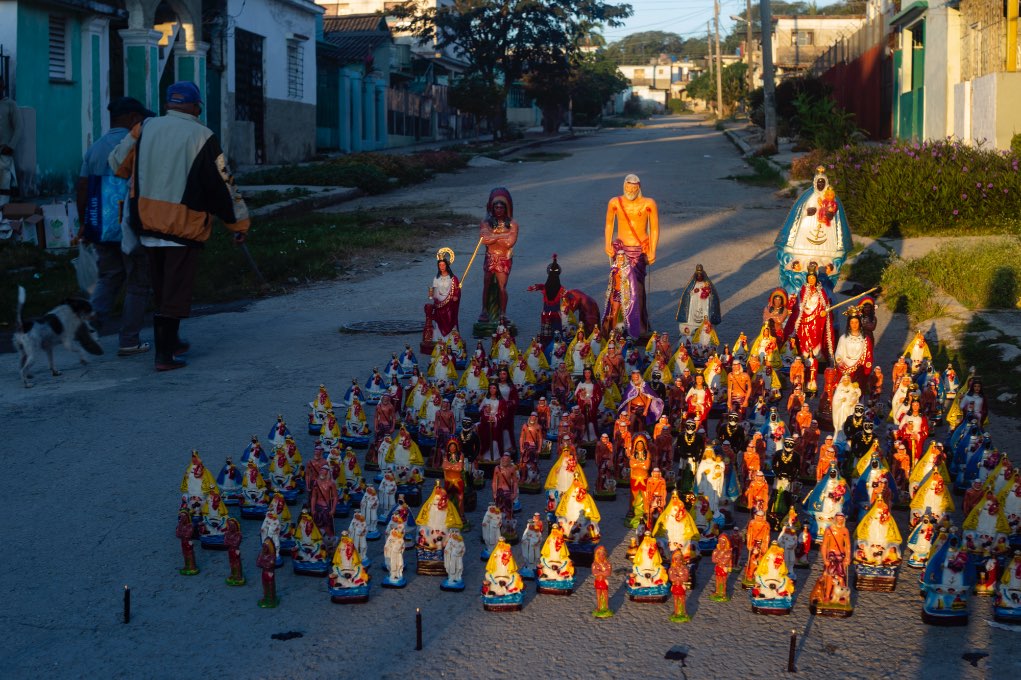 ‘Maferefun‘, performance de Luis Manuel Otero. De la serie ‘Momento cero’