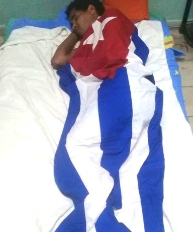 Performance Drapeau. Luis Manuel Otero Alcántara. La Habana, 2018.
