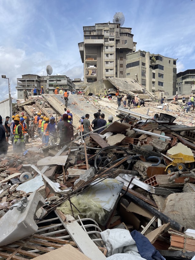 Tras el «doblete sísmico», las ruinas del edificio Rita, en San Bernardino, Caracas