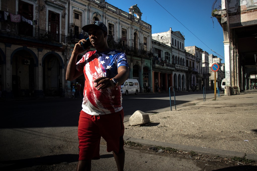La bandera estadounidense en las calles de Cuba